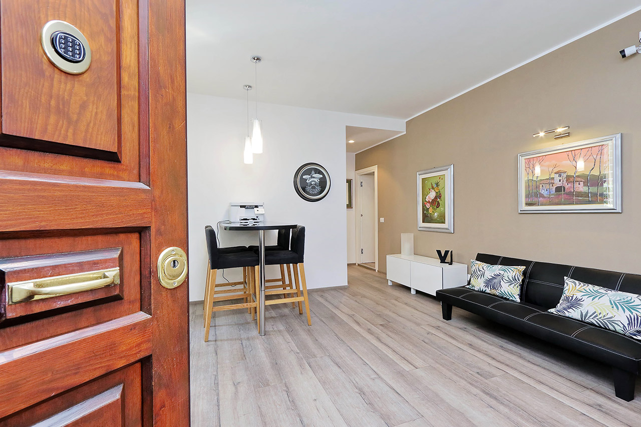 Ingresso e area living Victory Rooms Rome
